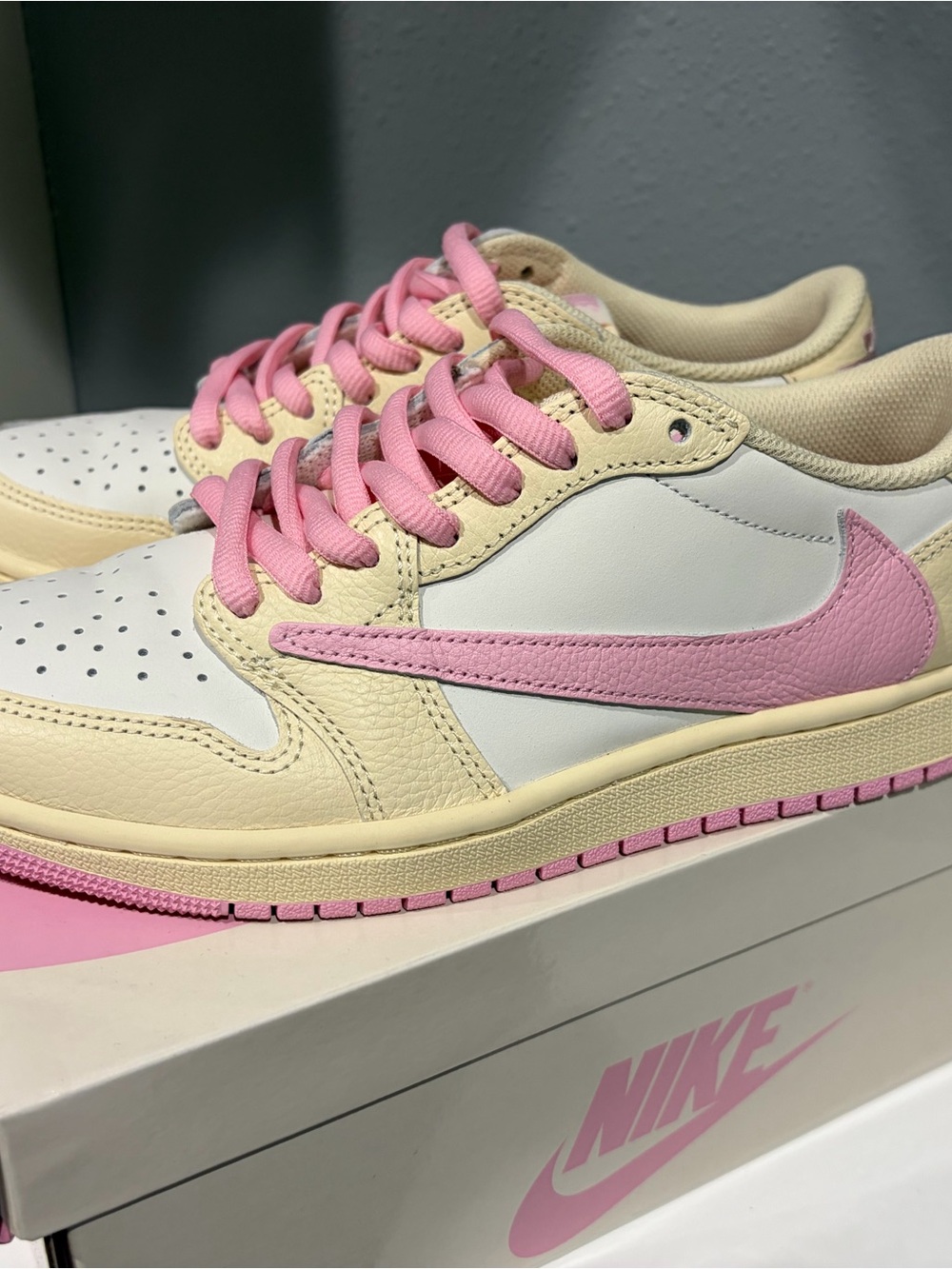 Travis Scott Shy Pink